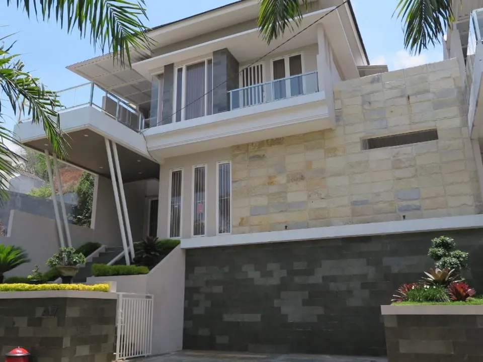 Emerald Villa